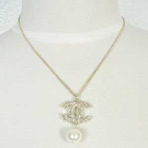 Like New Authentic Chanel CC Logo Faux Pearls Textured Silver Pendant Necklace